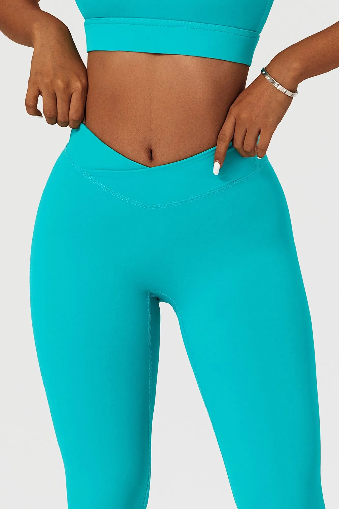 V Cross Waistband Butt-Sculpting Legging