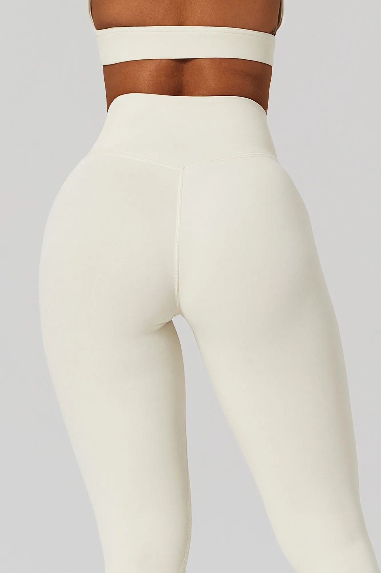 V Cross Waistband Butt-Sculpting Legging