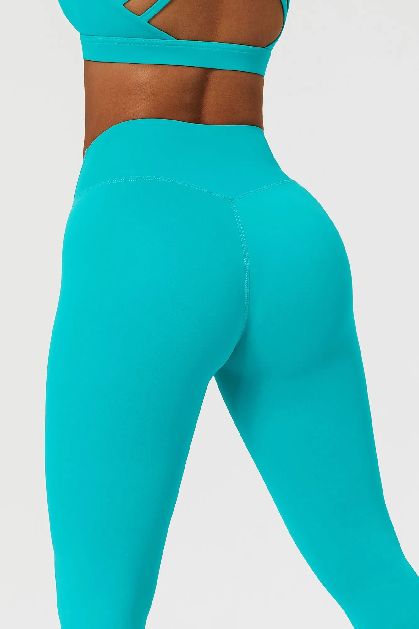 V Cross Waistband Butt-Sculpting Legging